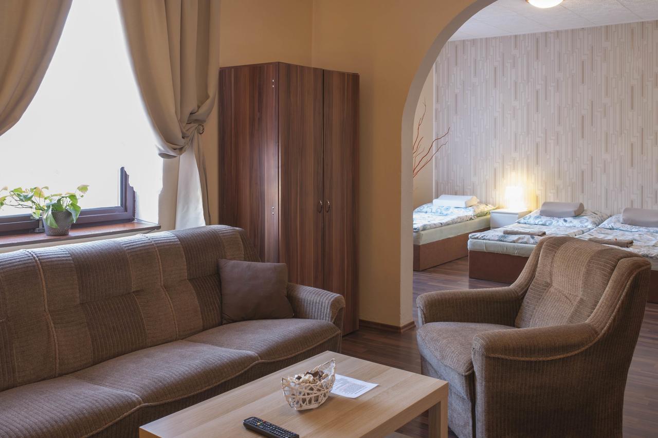 Penzion "U Nadrazi" Horšovský Týn Extérieur photo